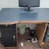 میز کامپیوتر بزرگ در حد نو