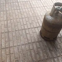 سیلندر بوتان گاز پر شده همراه با ریگلاتور