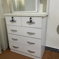 تشک یک نفره و میز ارایشی|تشک تختخواب|دوگنبدان, |دیوار