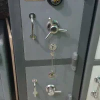 گاوصندوق ۵۵۰کیلیویی خرم چرخ دار درحد نو