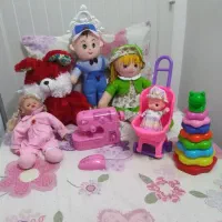 تعدادی عروسک فروشی