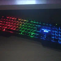 کیبورد گیمینگ دارای RGB و مقاوم در برابر ضربه