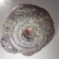 سنگ قدیمی .عتیقه|کلکسیون اشیاء عتیقه|مشهد, شهید قربانی|دیوار