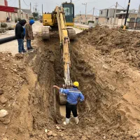 کارگر جوان برای پروژه فاضلاب