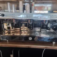 به یک نیروی کار جهت کار در کافه