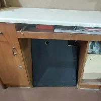 میز تحریر و کامپیوتر