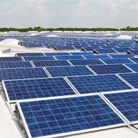 کار در پنل خورشیدی