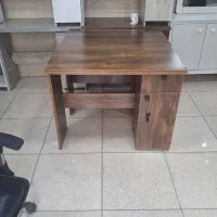 میز تحریر کتابخانه دار