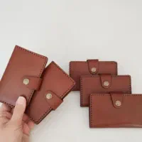 یک عدد جاکارتی قهوه‌ای  رنگ همراه مدارک وکارت ملی