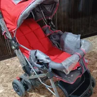 کالسکه بچه قرمز