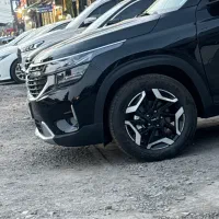 به یک همکار جهت کار در نمایشگاه