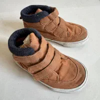 کفش و نیم بوت