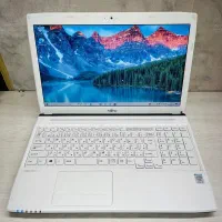 لپ تاپ سفید i7 بسیار تمیز