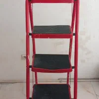 نردبان تاشو ۵ پله در حد نو کاملا سالم