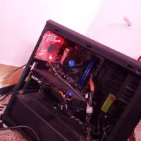 کامپیوتر گیمینگ با مانیتور