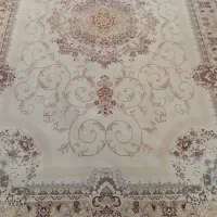 یک تخته فرش ۶ متری کرم رنگ