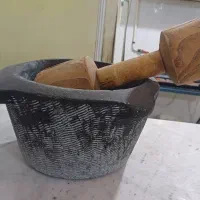 هاونگ سنگی بهمراه دسته‌ هاون قدیمی‌نوستالژی|کلکسیون اشیاء عتیقه|هشتگرد, شهرک بعثت|دیوار