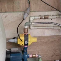 نصاب پمپ وتانک،آبگرمکن،لوله‌کشی آب،تاسیسات،برقکاری|خدمات پیشه و مهارت|ابریشم, |دیوار