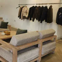 به یک کارگر ساده جهت نظافت و تمیز کاری