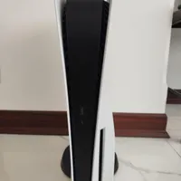 فروش یک دستگاه PS5 همراه  با دو دسته و پایه شارژر