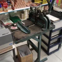 لوازم تحریر و گیوتین کاغذ