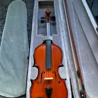 ویالون بسیار تمیز و خوش صدا همراه ملودیکا