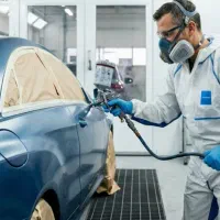 استخدام نقاش اتومبیل حرفه‌ای با لوازم