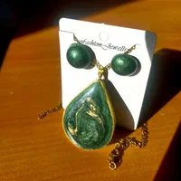 گردنبند رزین رنگ ثابت هنر دست