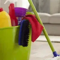 نظافتچی راه پله و سالن