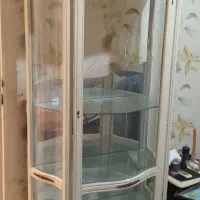 ویترین شیشه ای