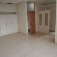 ساختمان با ۲۲۰ متر بنا در سه طبقه *حیاط دربستی*
