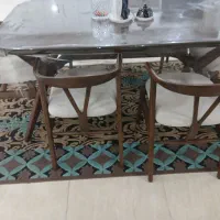 فروش میز ناهار خوری نو فقط چند ماه  خریداری شده
