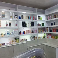 دکوراسیون مغازه ویترین قفسه برای آرایش بهداشتی|فروشگاه و مغازه|میناب, |دیوار
