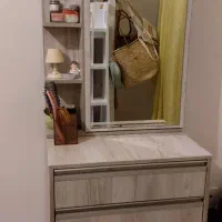 میز آرایشی با آینه ریلی