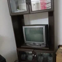 تلوزیون و میز (کمد )