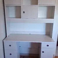 میز تحریر همراه با کتابخانه
