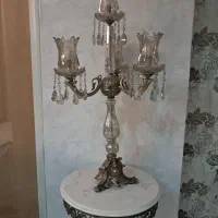 لوستر رومیزی ب همراه میزش بسیار شیک و تمیز