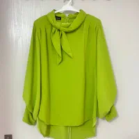 تعدادی لباس سبز و قرمز یلدایی نو