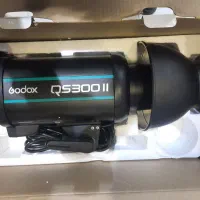 فلاش استودیویی Godox QS300II  قدرت ۳۰۰ ژول حرفه‌ای