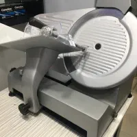 کالباس بر محک ترازو دار