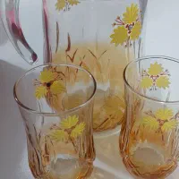 دو دست پارچ و لیوان