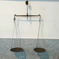 ترازوی دستی قدیمی جنس بدنه مس