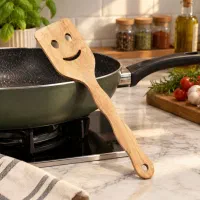 کفگیر چوبی لبخند
