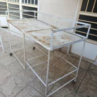 میز کار و چهار پایه فلزی