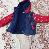 کاپشن|کفش و لباس بچه|صحنه, |دیوار