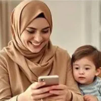کار/ در منزل.به گوشی تو دستت