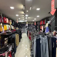 سرپرست و مدیر داخلی فروشگاه پوشاک