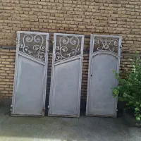 در ورودی پارکنگ