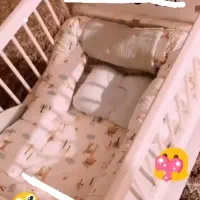 تخت کنار مادر