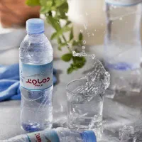 کارمند خط تولید آب معدنی